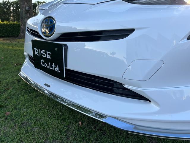 プリウス Ｓ　Ｓ　フルエアロ　純正１７ＡＷハイグロス塗装　バックカメラ　クルコン　オートハイビーム　衝突軽減ブレーキ　オートライト　ＥＴＣ　地デジ　Ｂｌｕｅｔｏｏｔｈ　ステアリングスイッチ　ＬＥＤヘッドライト（7枚目）