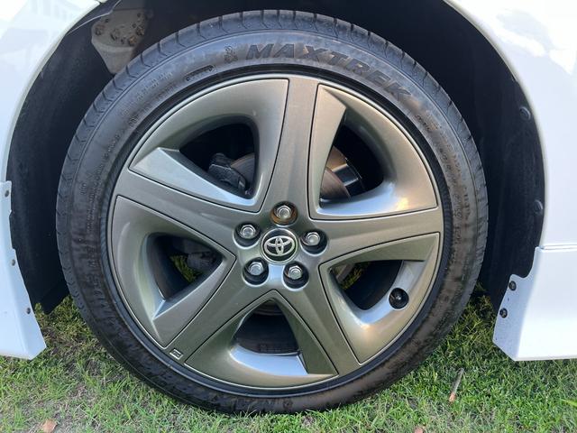 プリウス Ｓ　Ｓ　フルエアロ　純正１７ＡＷハイグロス塗装　バックカメラ　クルコン　オートハイビーム　衝突軽減ブレーキ　オートライト　ＥＴＣ　地デジ　Ｂｌｕｅｔｏｏｔｈ　ステアリングスイッチ　ＬＥＤヘッドライト（9枚目）