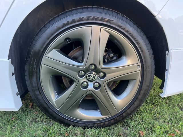 プリウス Ｓ　Ｓ　フルエアロ　純正１７ＡＷハイグロス塗装　バックカメラ　クルコン　オートハイビーム　衝突軽減ブレーキ　オートライト　ＥＴＣ　地デジ　Ｂｌｕｅｔｏｏｔｈ　ステアリングスイッチ　ＬＥＤヘッドライト（10枚目）