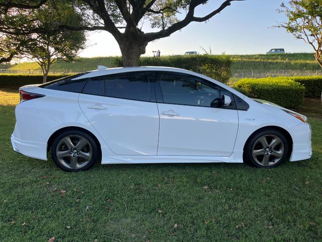 プリウス Ｓ　Ｓ　フルエアロ　純正１７ＡＷハイグロス塗装　バックカメラ　クルコン　オートハイビーム　衝突軽減ブレーキ　オートライト　ＥＴＣ　地デジ　Ｂｌｕｅｔｏｏｔｈ　ステアリングスイッチ　ＬＥＤヘッドライト（15枚目）