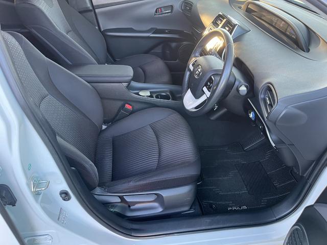 プリウス Ｓ　Ｓ　フルエアロ　純正１７ＡＷハイグロス塗装　バックカメラ　クルコン　オートハイビーム　衝突軽減ブレーキ　オートライト　ＥＴＣ　地デジ　Ｂｌｕｅｔｏｏｔｈ　ステアリングスイッチ　ＬＥＤヘッドライト（22枚目）