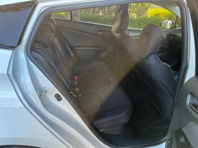 プリウス Ｓ　Ｓ　フルエアロ　純正１７ＡＷハイグロス塗装　バックカメラ　クルコン　オートハイビーム　衝突軽減ブレーキ　オートライト　ＥＴＣ　地デジ　Ｂｌｕｅｔｏｏｔｈ　ステアリングスイッチ　ＬＥＤヘッドライト（25枚目）