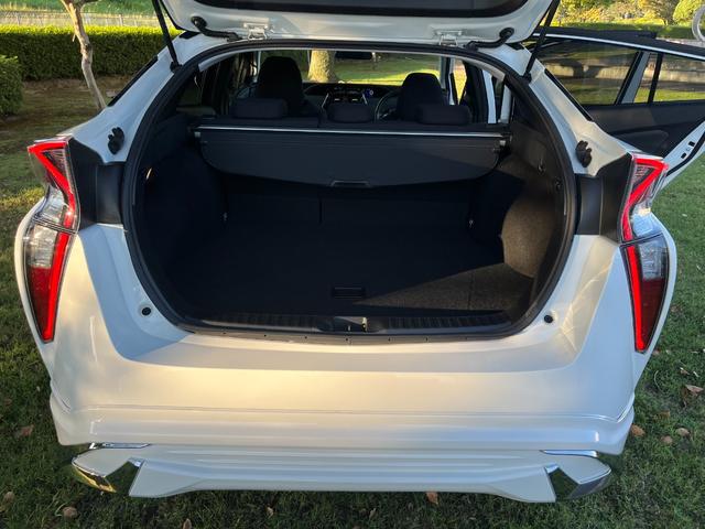 プリウス Ｓ　Ｓ　フルエアロ　純正１７ＡＷハイグロス塗装　バックカメラ　クルコン　オートハイビーム　衝突軽減ブレーキ　オートライト　ＥＴＣ　地デジ　Ｂｌｕｅｔｏｏｔｈ　ステアリングスイッチ　ＬＥＤヘッドライト（28枚目）