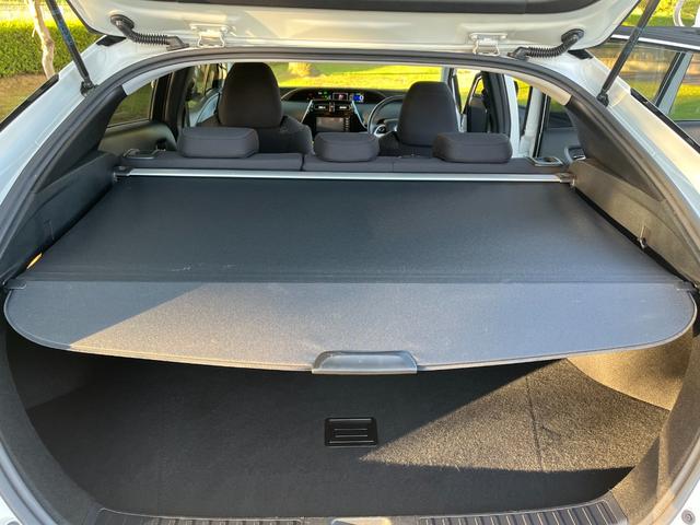 プリウス Ｓ　Ｓ　フルエアロ　純正１７ＡＷハイグロス塗装　バックカメラ　クルコン　オートハイビーム　衝突軽減ブレーキ　オートライト　ＥＴＣ　地デジ　Ｂｌｕｅｔｏｏｔｈ　ステアリングスイッチ　ＬＥＤヘッドライト（30枚目）