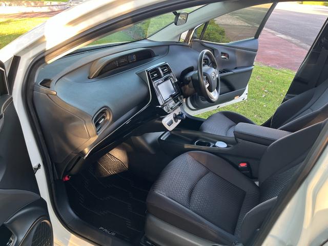 プリウス Ｓ　Ｓ　フルエアロ　純正１７ＡＷハイグロス塗装　バックカメラ　クルコン　オートハイビーム　衝突軽減ブレーキ　オートライト　ＥＴＣ　地デジ　Ｂｌｕｅｔｏｏｔｈ　ステアリングスイッチ　ＬＥＤヘッドライト（35枚目）