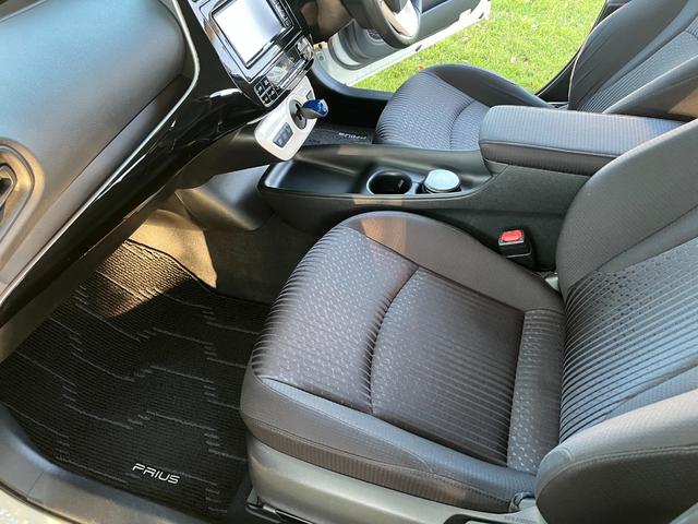 プリウス Ｓ　Ｓ　フルエアロ　純正１７ＡＷハイグロス塗装　バックカメラ　クルコン　オートハイビーム　衝突軽減ブレーキ　オートライト　ＥＴＣ　地デジ　Ｂｌｕｅｔｏｏｔｈ　ステアリングスイッチ　ＬＥＤヘッドライト（37枚目）