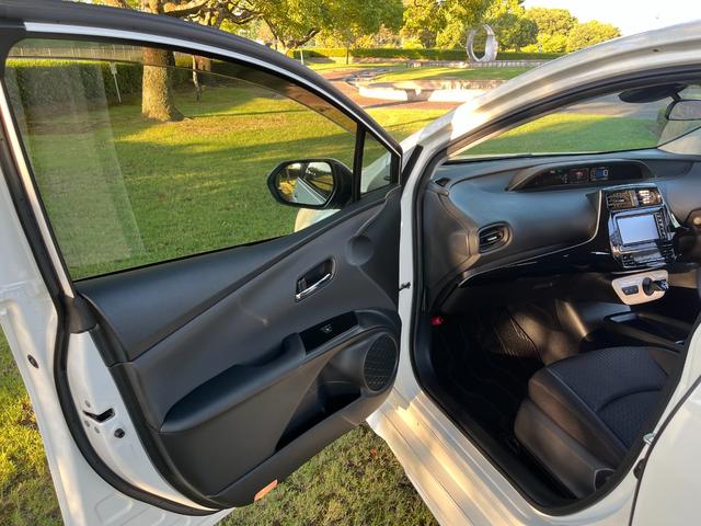 プリウス Ｓ　Ｓ　フルエアロ　純正１７ＡＷハイグロス塗装　バックカメラ　クルコン　オートハイビーム　衝突軽減ブレーキ　オートライト　ＥＴＣ　地デジ　Ｂｌｕｅｔｏｏｔｈ　ステアリングスイッチ　ＬＥＤヘッドライト（38枚目）