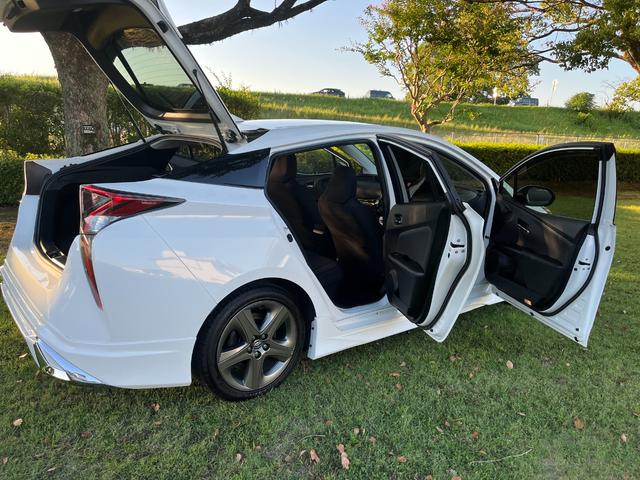 プリウス Ｓ　Ｓ　フルエアロ　純正１７ＡＷハイグロス塗装　バックカメラ　クルコン　オートハイビーム　衝突軽減ブレーキ　オートライト　ＥＴＣ　地デジ　Ｂｌｕｅｔｏｏｔｈ　ステアリングスイッチ　ＬＥＤヘッドライト（39枚目）