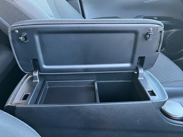 プリウス Ｓ　Ｓ　フルエアロ　純正１７ＡＷハイグロス塗装　バックカメラ　クルコン　オートハイビーム　衝突軽減ブレーキ　オートライト　ＥＴＣ　地デジ　Ｂｌｕｅｔｏｏｔｈ　ステアリングスイッチ　ＬＥＤヘッドライト（49枚目）