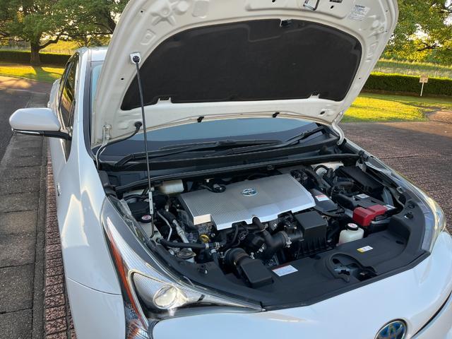 プリウス Ｓ　Ｓ　フルエアロ　純正１７ＡＷハイグロス塗装　バックカメラ　クルコン　オートハイビーム　衝突軽減ブレーキ　オートライト　ＥＴＣ　地デジ　Ｂｌｕｅｔｏｏｔｈ　ステアリングスイッチ　ＬＥＤヘッドライト（62枚目）