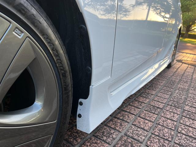 プリウス Ｓ　Ｓ　フルエアロ　純正１７ＡＷハイグロス塗装　バックカメラ　クルコン　オートハイビーム　衝突軽減ブレーキ　オートライト　ＥＴＣ　地デジ　Ｂｌｕｅｔｏｏｔｈ　ステアリングスイッチ　ＬＥＤヘッドライト（63枚目）