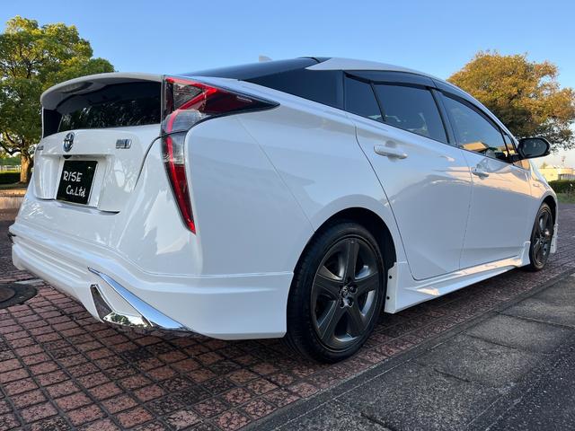 プリウス Ｓ　Ｓ　フルエアロ　純正１７ＡＷハイグロス塗装　バックカメラ　クルコン　オートハイビーム　衝突軽減ブレーキ　オートライト　ＥＴＣ　地デジ　Ｂｌｕｅｔｏｏｔｈ　ステアリングスイッチ　ＬＥＤヘッドライト（65枚目）