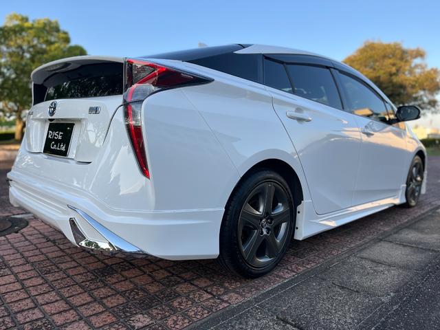 プリウス Ｓ　Ｓ　フルエアロ　純正１７ＡＷハイグロス塗装　バックカメラ　クルコン　オートハイビーム　衝突軽減ブレーキ　オートライト　ＥＴＣ　地デジ　Ｂｌｕｅｔｏｏｔｈ　ステアリングスイッチ　ＬＥＤヘッドライト（75枚目）