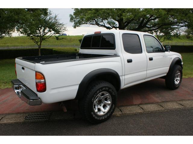 タコマ ダブルキャブ　４ＷＤ　１６インチＡＷ　ホワイトレター　ベッドライナー　パワステ　パワーウインドウ　ＥＴＣ　Ｂｌｕｅｔｏｏｔｈ　キーレス（6枚目）