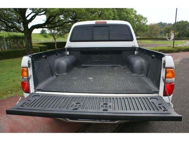 タコマ ダブルキャブ　４ＷＤ　１６インチＡＷ　ホワイトレター　ベッドライナー　パワステ　パワーウインドウ　ＥＴＣ　Ｂｌｕｅｔｏｏｔｈ　キーレス（9枚目）
