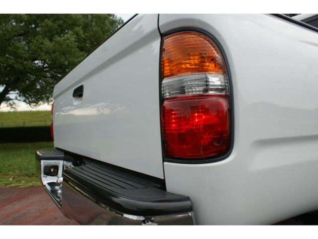 タコマ ダブルキャブ　４ＷＤ　１６インチＡＷ　ホワイトレター　ベッドライナー　パワステ　パワーウインドウ　ＥＴＣ　Ｂｌｕｅｔｏｏｔｈ　キーレス（12枚目）