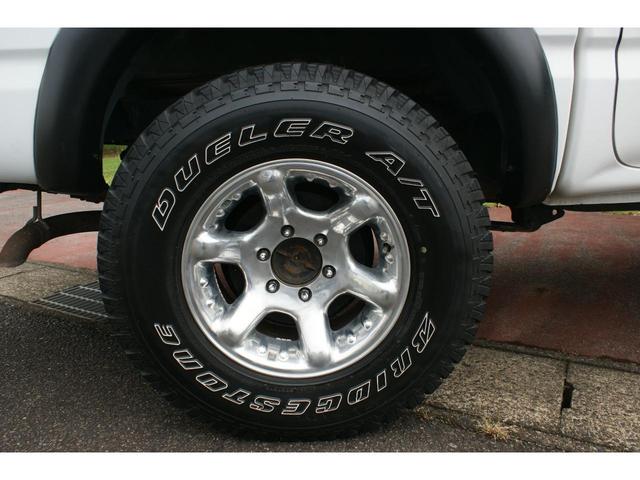 タコマ ダブルキャブ　４ＷＤ　１６インチＡＷ　ホワイトレター　ベッドライナー　パワステ　パワーウインドウ　ＥＴＣ　Ｂｌｕｅｔｏｏｔｈ　キーレス（13枚目）