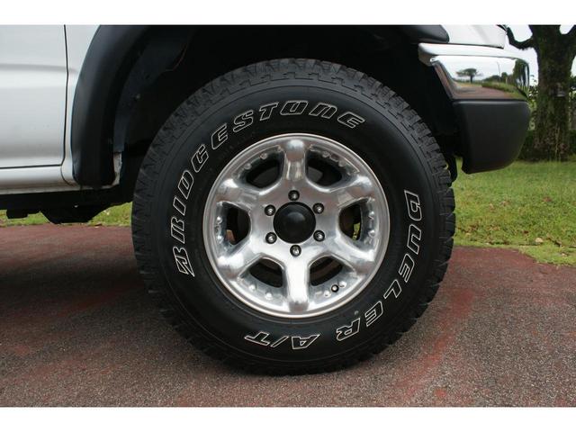 タコマ ダブルキャブ　４ＷＤ　１６インチＡＷ　ホワイトレター　ベッドライナー　パワステ　パワーウインドウ　ＥＴＣ　Ｂｌｕｅｔｏｏｔｈ　キーレス（15枚目）