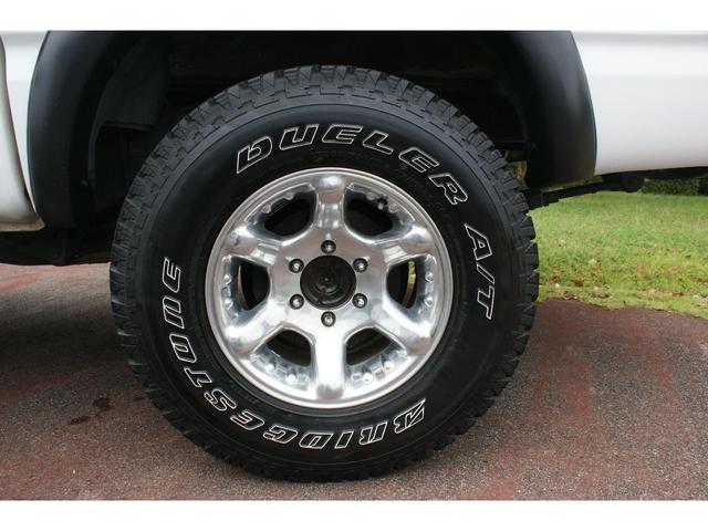 タコマ ダブルキャブ　４ＷＤ　１６インチＡＷ　ホワイトレター　ベッドライナー　パワステ　パワーウインドウ　ＥＴＣ　Ｂｌｕｅｔｏｏｔｈ　キーレス（16枚目）