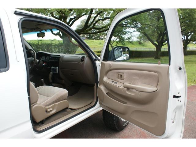 タコマ ダブルキャブ　４ＷＤ　１６インチＡＷ　ホワイトレター　ベッドライナー　パワステ　パワーウインドウ　ＥＴＣ　Ｂｌｕｅｔｏｏｔｈ　キーレス（20枚目）