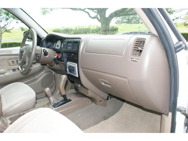 タコマ ダブルキャブ　４ＷＤ　１６インチＡＷ　ホワイトレター　ベッドライナー　パワステ　パワーウインドウ　ＥＴＣ　Ｂｌｕｅｔｏｏｔｈ　キーレス（22枚目）