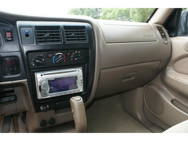 タコマ ダブルキャブ　４ＷＤ　１６インチＡＷ　ホワイトレター　ベッドライナー　パワステ　パワーウインドウ　ＥＴＣ　Ｂｌｕｅｔｏｏｔｈ　キーレス（23枚目）