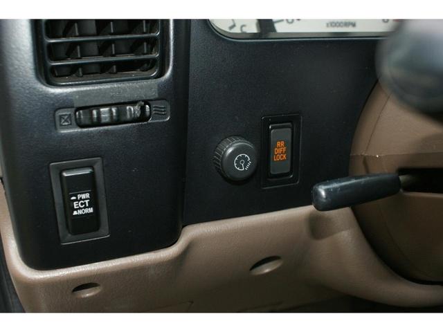 タコマ ダブルキャブ　４ＷＤ　１６インチＡＷ　ホワイトレター　ベッドライナー　パワステ　パワーウインドウ　ＥＴＣ　Ｂｌｕｅｔｏｏｔｈ　キーレス（26枚目）