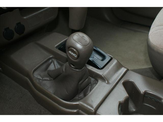 タコマ ダブルキャブ　４ＷＤ　１６インチＡＷ　ホワイトレター　ベッドライナー　パワステ　パワーウインドウ　ＥＴＣ　Ｂｌｕｅｔｏｏｔｈ　キーレス（27枚目）