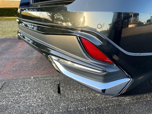 プリウス Ｓツーリングセレクション・ブラックエディション　モデリスタフルエアロ　デイライト　９インチナビ　Ｂｌｕｅｔｏｏｔｈ　ＨＤＭＩ接続　フルセグＴＶ　パノラミックビューモニター　トヨタセフティセンス　オートハイビーム　シートヒーター　ドラレコ　ＥＴＣ（11枚目）