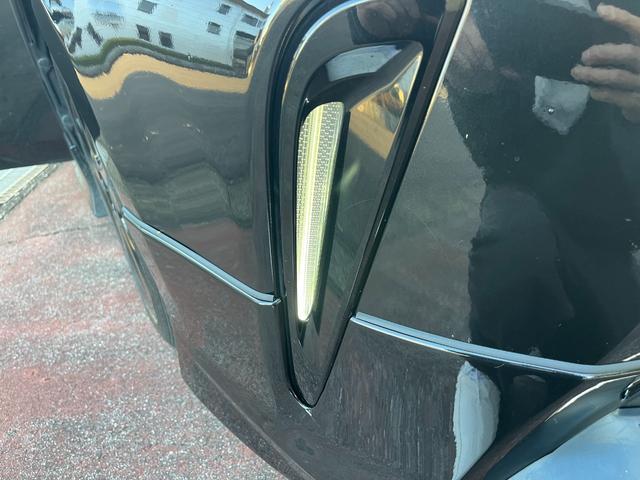 プリウス Ｓツーリングセレクション・ブラックエディション　モデリスタフルエアロ　デイライト　９インチナビ　Ｂｌｕｅｔｏｏｔｈ　ＨＤＭＩ接続　フルセグＴＶ　パノラミックビューモニター　トヨタセフティセンス　オートハイビーム　シートヒーター　ドラレコ　ＥＴＣ（15枚目）