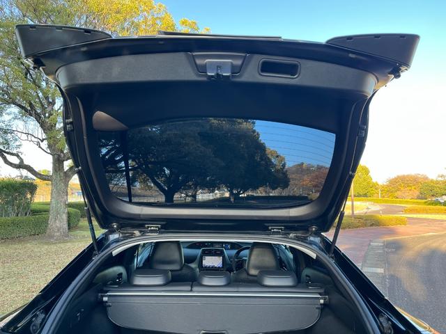 プリウス Ｓツーリングセレクション・ブラックエディション　モデリスタフルエアロ　デイライト　９インチナビ　Ｂｌｕｅｔｏｏｔｈ　ＨＤＭＩ接続　フルセグＴＶ　パノラミックビューモニター　トヨタセフティセンス　オートハイビーム　シートヒーター　ドラレコ　ＥＴＣ（23枚目）
