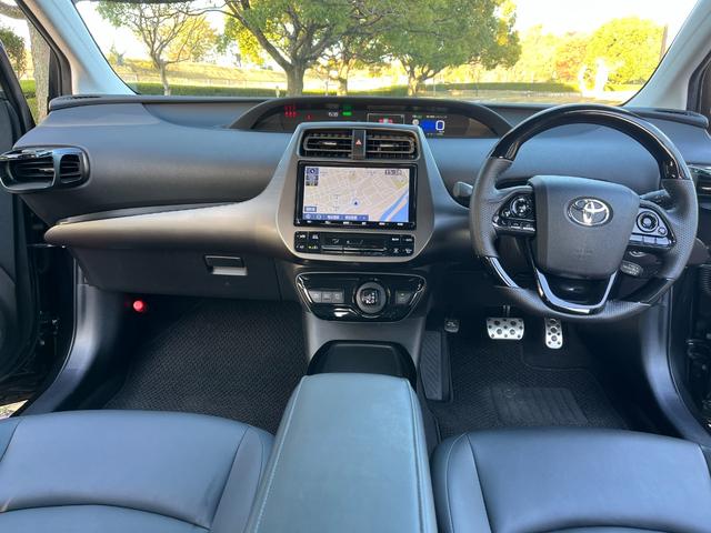プリウス Ｓツーリングセレクション・ブラックエディション　モデリスタフルエアロ　デイライト　９インチナビ　Ｂｌｕｅｔｏｏｔｈ　ＨＤＭＩ接続　フルセグＴＶ　パノラミックビューモニター　トヨタセフティセンス　オートハイビーム　シートヒーター　ドラレコ　ＥＴＣ（24枚目）