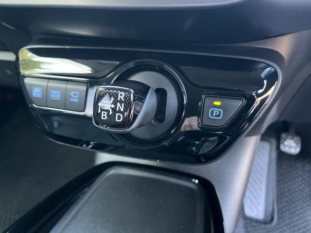 プリウス Ｓツーリングセレクション・ブラックエディション　モデリスタフルエアロ　デイライト　９インチナビ　Ｂｌｕｅｔｏｏｔｈ　ＨＤＭＩ接続　フルセグＴＶ　パノラミックビューモニター　トヨタセフティセンス　オートハイビーム　シートヒーター　ドラレコ　ＥＴＣ（29枚目）