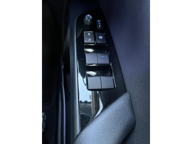 プリウス Ｓツーリングセレクション・ブラックエディション　モデリスタフルエアロ　デイライト　９インチナビ　Ｂｌｕｅｔｏｏｔｈ　ＨＤＭＩ接続　フルセグＴＶ　パノラミックビューモニター　トヨタセフティセンス　オートハイビーム　シートヒーター　ドラレコ　ＥＴＣ（31枚目）