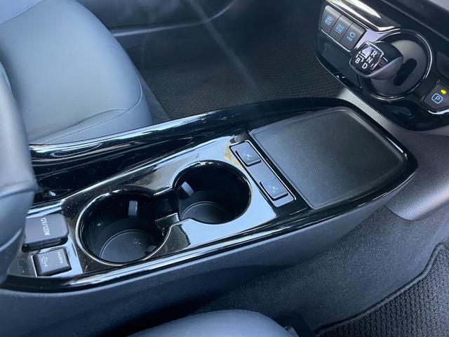 プリウス Ｓツーリングセレクション・ブラックエディション　モデリスタフルエアロ　デイライト　９インチナビ　Ｂｌｕｅｔｏｏｔｈ　ＨＤＭＩ接続　フルセグＴＶ　パノラミックビューモニター　トヨタセフティセンス　オートハイビーム　シートヒーター　ドラレコ　ＥＴＣ（34枚目）