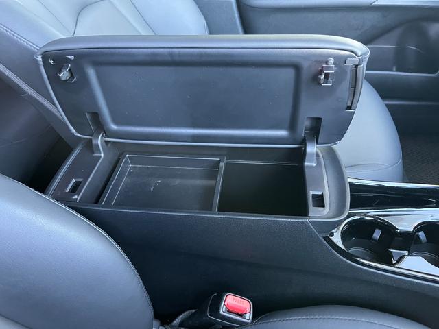 プリウス Ｓツーリングセレクション・ブラックエディション　モデリスタフルエアロ　デイライト　９インチナビ　Ｂｌｕｅｔｏｏｔｈ　ＨＤＭＩ接続　フルセグＴＶ　パノラミックビューモニター　トヨタセフティセンス　オートハイビーム　シートヒーター　ドラレコ　ＥＴＣ（35枚目）