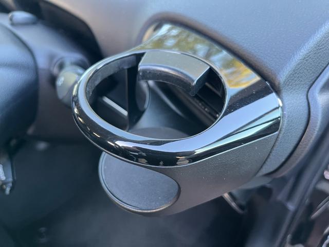 プリウス Ｓツーリングセレクション・ブラックエディション　モデリスタフルエアロ　デイライト　９インチナビ　Ｂｌｕｅｔｏｏｔｈ　ＨＤＭＩ接続　フルセグＴＶ　パノラミックビューモニター　トヨタセフティセンス　オートハイビーム　シートヒーター　ドラレコ　ＥＴＣ（36枚目）