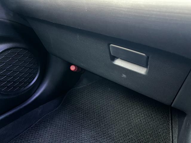 プリウス Ｓツーリングセレクション・ブラックエディション　モデリスタフルエアロ　デイライト　９インチナビ　Ｂｌｕｅｔｏｏｔｈ　ＨＤＭＩ接続　フルセグＴＶ　パノラミックビューモニター　トヨタセフティセンス　オートハイビーム　シートヒーター　ドラレコ　ＥＴＣ（39枚目）