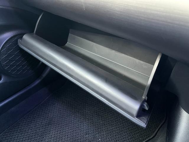 プリウス Ｓツーリングセレクション・ブラックエディション　モデリスタフルエアロ　デイライト　９インチナビ　Ｂｌｕｅｔｏｏｔｈ　ＨＤＭＩ接続　フルセグＴＶ　パノラミックビューモニター　トヨタセフティセンス　オートハイビーム　シートヒーター　ドラレコ　ＥＴＣ（40枚目）