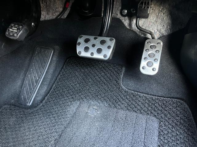 プリウス Ｓツーリングセレクション・ブラックエディション　モデリスタフルエアロ　デイライト　９インチナビ　Ｂｌｕｅｔｏｏｔｈ　ＨＤＭＩ接続　フルセグＴＶ　パノラミックビューモニター　トヨタセフティセンス　オートハイビーム　シートヒーター　ドラレコ　ＥＴＣ（41枚目）