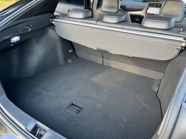 プリウス Ｓツーリングセレクション・ブラックエディション　モデリスタフルエアロ　デイライト　９インチナビ　Ｂｌｕｅｔｏｏｔｈ　ＨＤＭＩ接続　フルセグＴＶ　パノラミックビューモニター　トヨタセフティセンス　オートハイビーム　シートヒーター　ドラレコ　ＥＴＣ（42枚目）