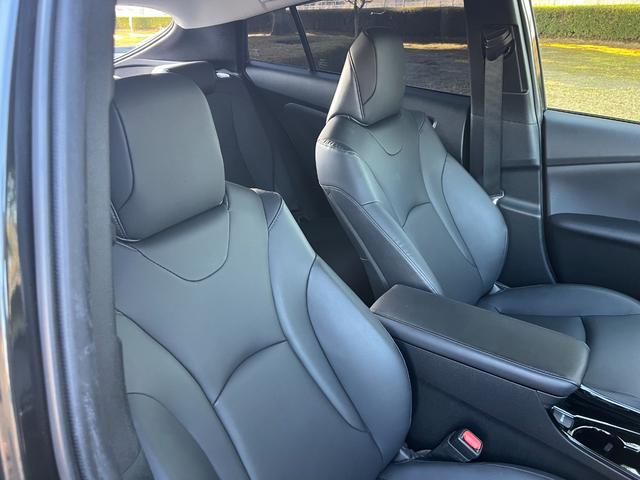 プリウス Ｓツーリングセレクション・ブラックエディション　モデリスタフルエアロ　デイライト　９インチナビ　Ｂｌｕｅｔｏｏｔｈ　ＨＤＭＩ接続　フルセグＴＶ　パノラミックビューモニター　トヨタセフティセンス　オートハイビーム　シートヒーター　ドラレコ　ＥＴＣ（45枚目）