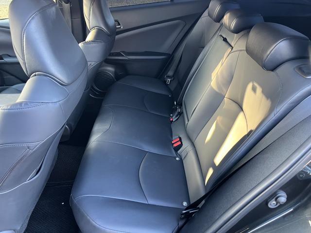 プリウス Ｓツーリングセレクション・ブラックエディション　モデリスタフルエアロ　デイライト　９インチナビ　Ｂｌｕｅｔｏｏｔｈ　ＨＤＭＩ接続　フルセグＴＶ　パノラミックビューモニター　トヨタセフティセンス　オートハイビーム　シートヒーター　ドラレコ　ＥＴＣ（46枚目）