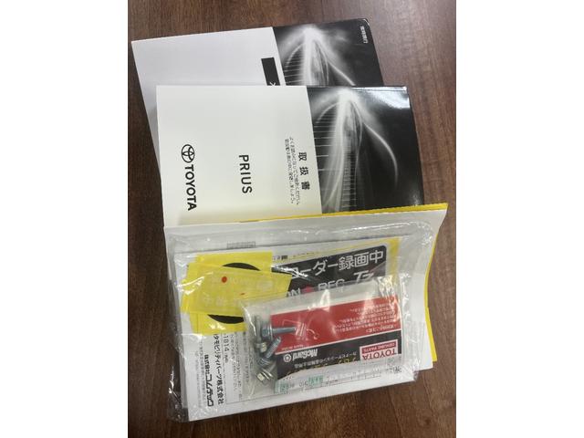 プリウス Ｓツーリングセレクション・ブラックエディション　モデリスタフルエアロ　デイライト　９インチナビ　Ｂｌｕｅｔｏｏｔｈ　ＨＤＭＩ接続　フルセグＴＶ　パノラミックビューモニター　トヨタセフティセンス　オートハイビーム　シートヒーター　ドラレコ　ＥＴＣ（52枚目）