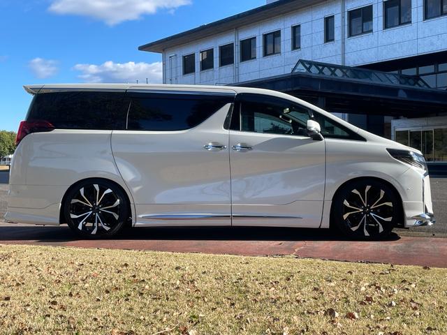 アルファード ２．５Ｓ　Ｃパッケージ　モデリスタフルエアロ　モデリスタ２０インチＡＷ　モデリスタマフラーカッター　ＪＢＬ１０．５型ナビ　１３．２型前席後席独立フリップダウンモニター　パノラミックモニター　おくだけ充電　ＹｏｕＴｕｂｅ視聴可（8枚目）