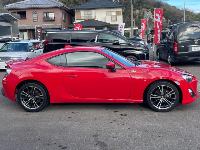 ８６ ＧＴ　６ＭＴ　純正ナビ　ＨＩＤヘッドライト　純正１７インチＡＷ　ＥＴＣ　Ｂｌｕｅｔｏｏｔｈ　ＣＤ　ＤＶＤ再生　フルセグ　パドルシフト　バックカメラ　ドラレコ　スマートキー　プッシュスタート　盗難防止装置（7枚目）