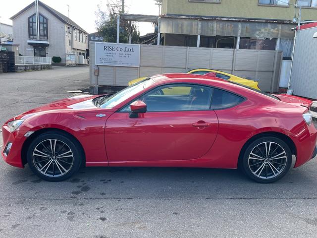 ８６ ＧＴ　６ＭＴ　純正ナビ　ＨＩＤヘッドライト　純正１７インチＡＷ　ＥＴＣ　Ｂｌｕｅｔｏｏｔｈ　ＣＤ　ＤＶＤ再生　フルセグ　パドルシフト　バックカメラ　ドラレコ　スマートキー　プッシュスタート　盗難防止装置（8枚目）