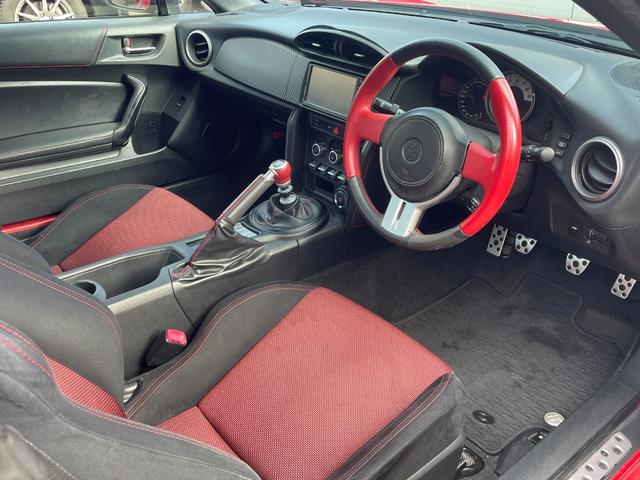 ８６ ＧＴ　６ＭＴ　純正ナビ　ＨＩＤヘッドライト　純正１７インチＡＷ　ＥＴＣ　Ｂｌｕｅｔｏｏｔｈ　ＣＤ　ＤＶＤ再生　フルセグ　パドルシフト　バックカメラ　ドラレコ　スマートキー　プッシュスタート　盗難防止装置（29枚目）