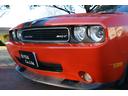 ダッジ・チャレンジャー ＳＲＴ８　新車並行車　Ｖ８　６．１Ｌ　ＨＥＭＩ　Ｂｏｒｌａ４本出しマフラー　２２インチＡＷ　ブレンボキャリパー　サンルーフ　ＨＩＤ　ハーフレザーシート　運転席パワーシート　シートヒーター　スペアキー有　ＥＴＣ（7枚目）