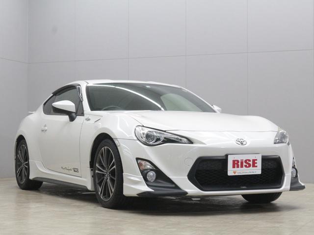 ８６ ＧＴリミテッド　ＴＲＤフルエアロ　ＴＲＤ車高調　ＴＲＤ４本出しマフラー　ＳＤナビ　フルセグＴＶ　バックカメラ　ＥＴＣ　　クルーズコントロール　ハーフレーザーシート　シートヒーター　スマートキー２個　禁煙車（4枚目）